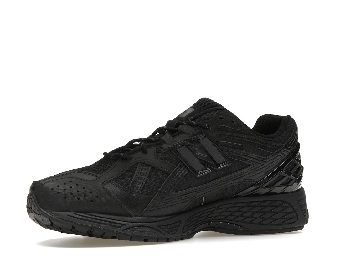 Vue 16 de New Balance 1906U Triple Black