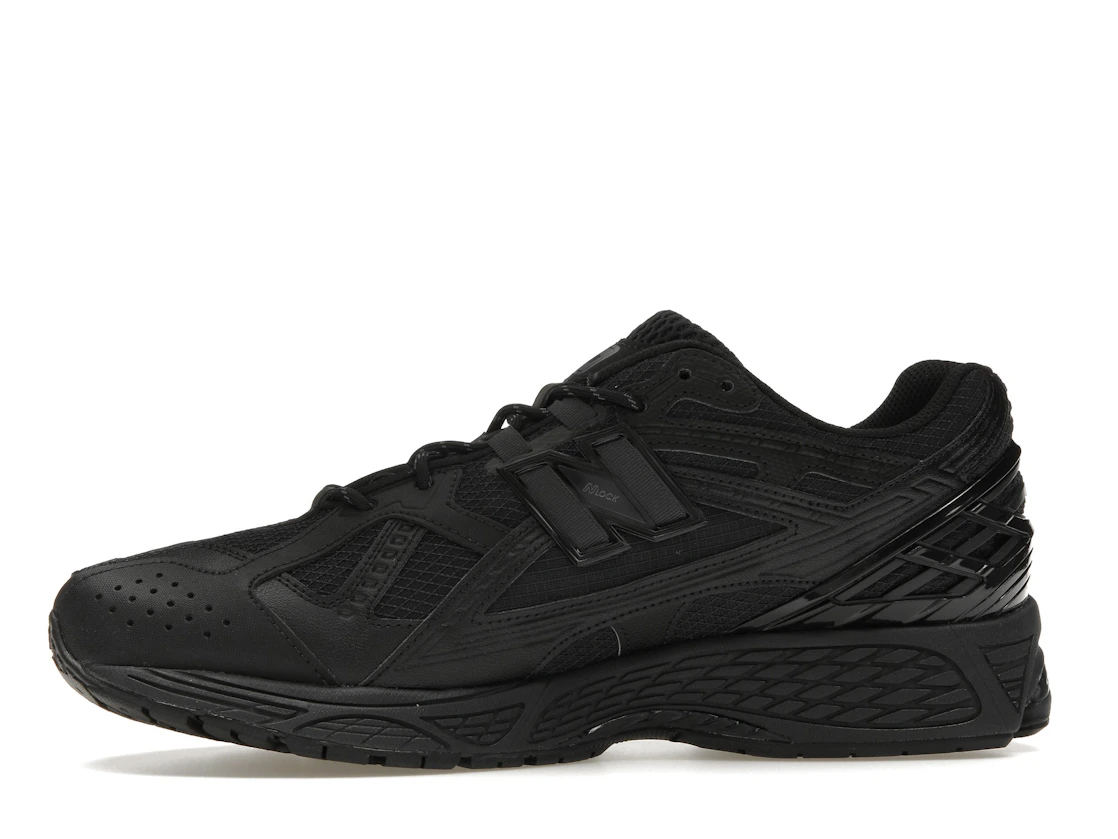 Vue 18 de New Balance 1906U Triple Black