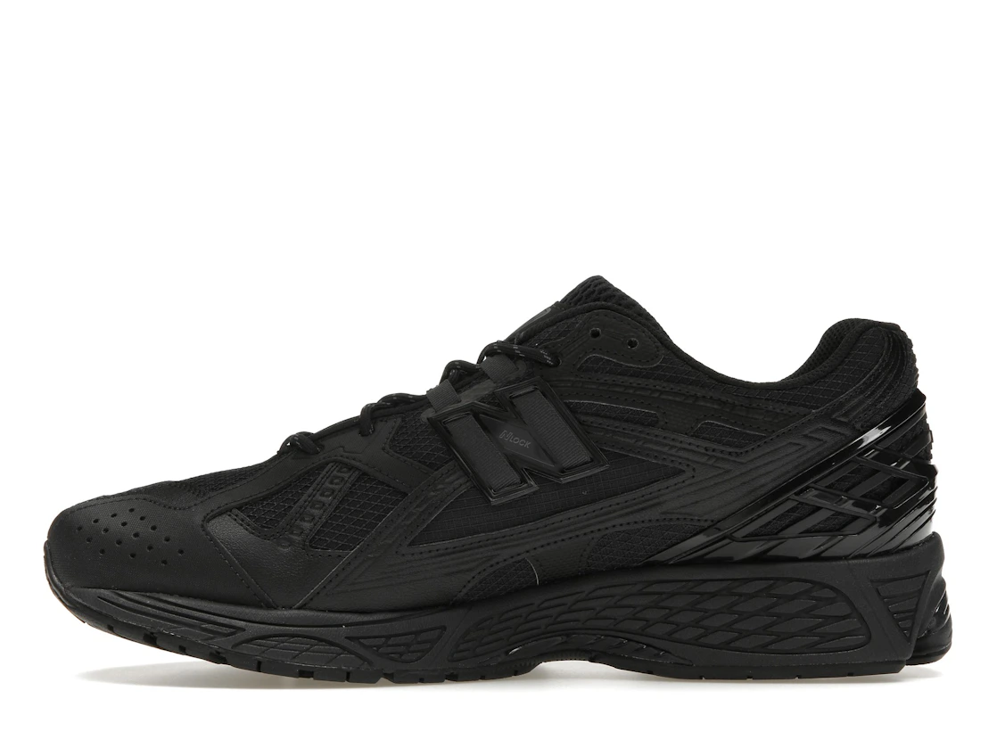 Vue 19 de New Balance 1906U Triple Black