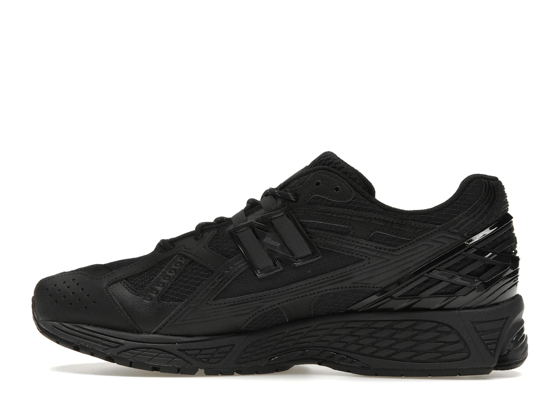 Vue 20 de New Balance 1906U Triple Black