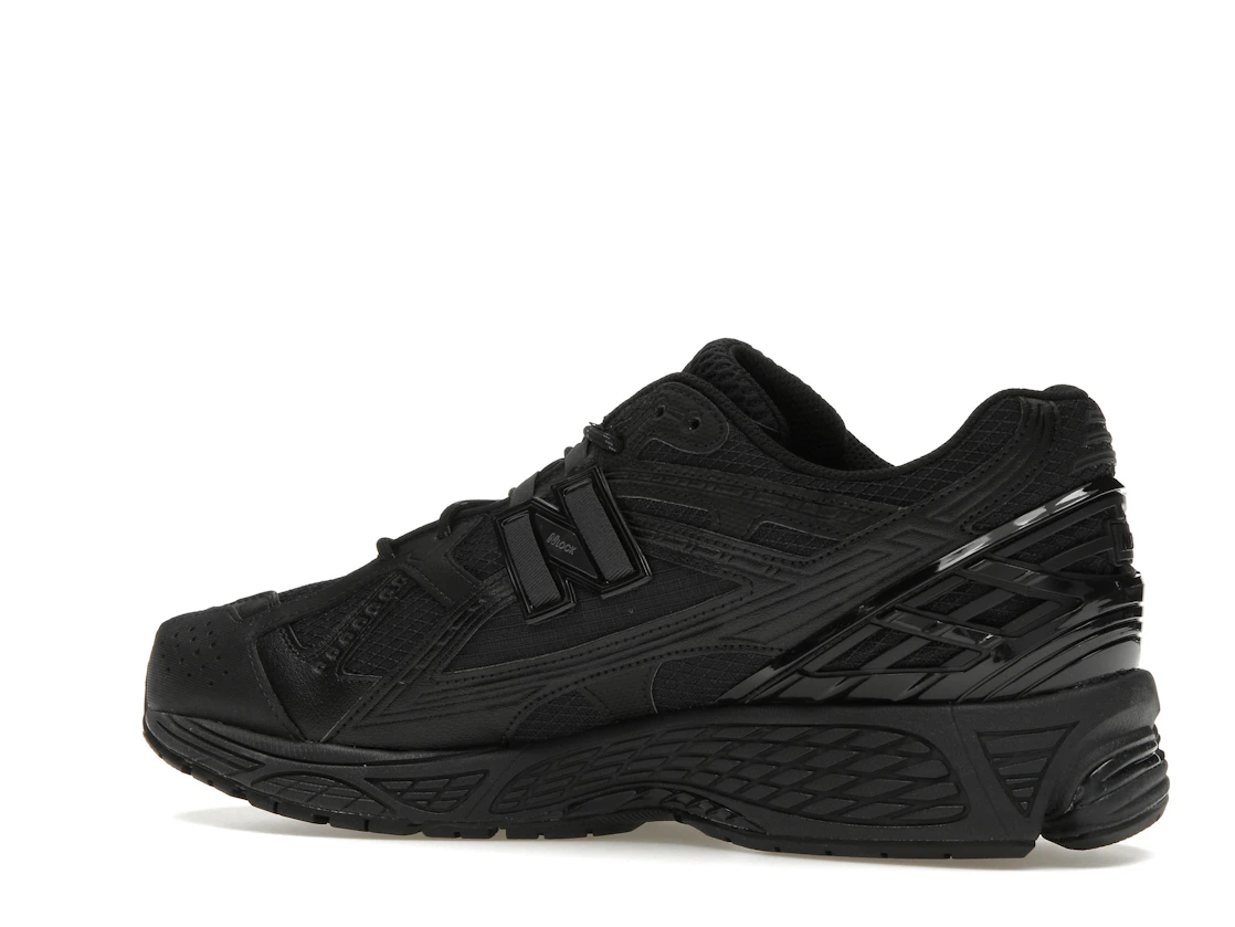 Vue 22 de New Balance 1906U Triple Black