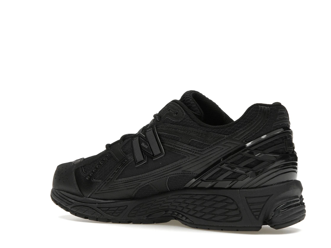 Vue 23 de New Balance 1906U Triple Black