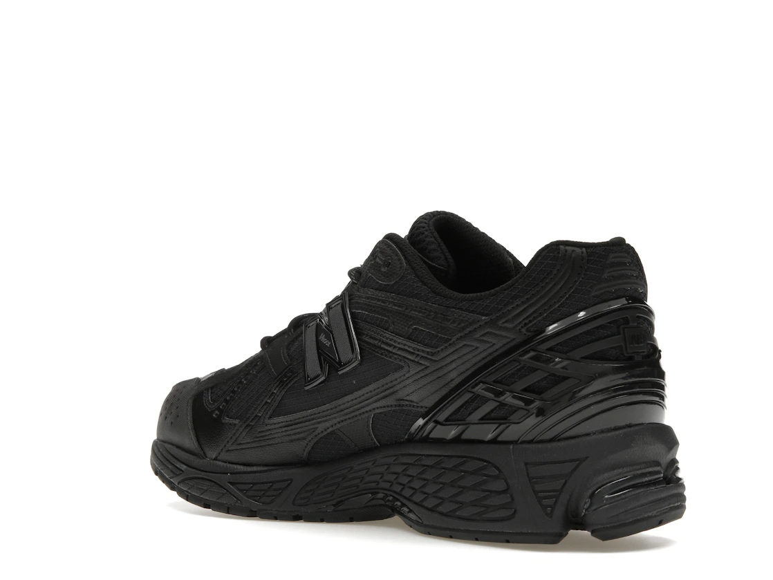 Vue 24 de New Balance 1906U Triple Black
