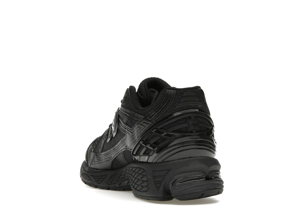 Vue 26 de New Balance 1906U Triple Black