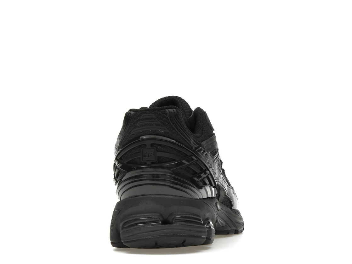 Vue 29 de New Balance 1906U Triple Black
