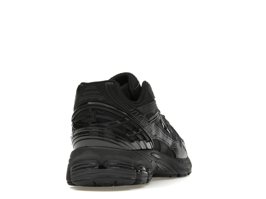 Vue 30 de New Balance 1906U Triple Black