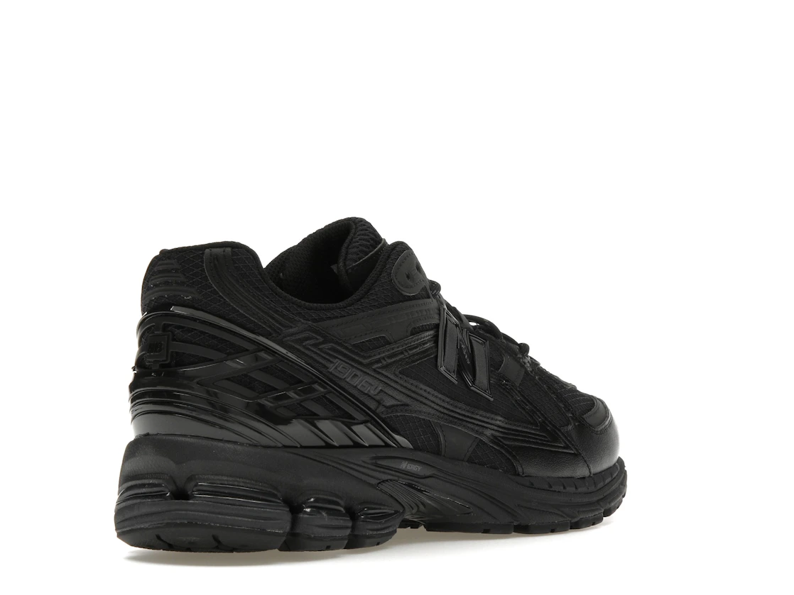 Vue 32 de New Balance 1906U Triple Black