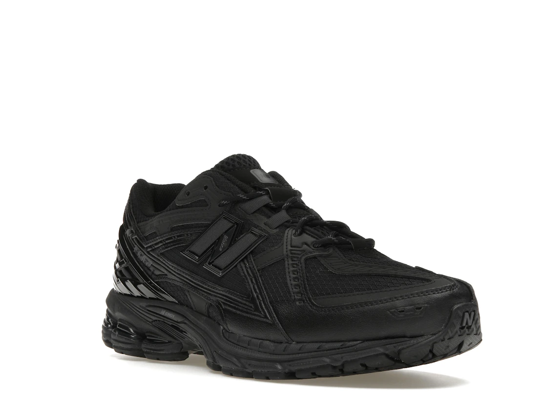Vue 6 de New Balance 1906U Triple Black