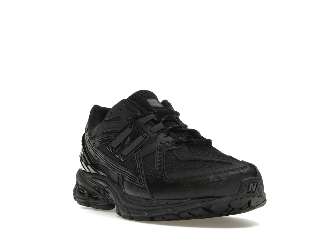 Vue 7 de New Balance 1906U Triple Black
