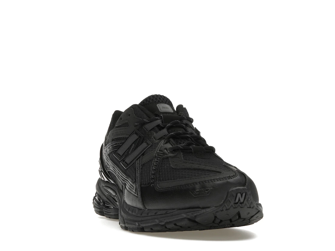 Vue 8 de New Balance 1906U Triple Black
