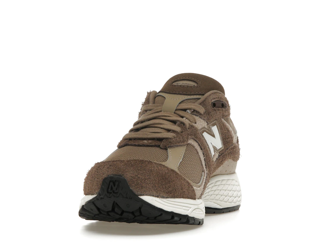 Vue 12 de New Balance 2002R ASOS Exclusive Brown
