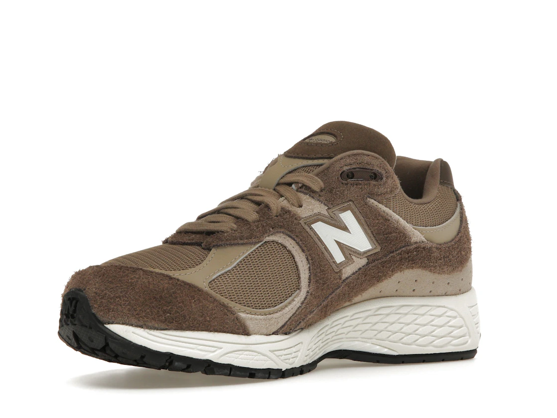 Vue 15 de New Balance 2002R ASOS Exclusive Brown