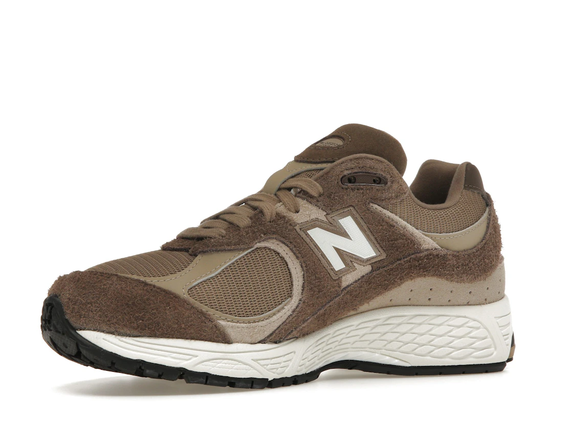 Vue 16 de New Balance 2002R ASOS Exclusive Brown