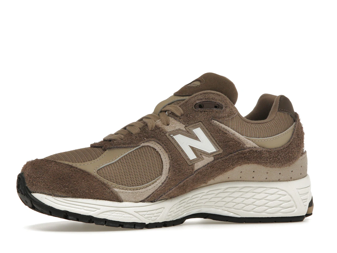 Vue 17 de New Balance 2002R ASOS Exclusive Brown
