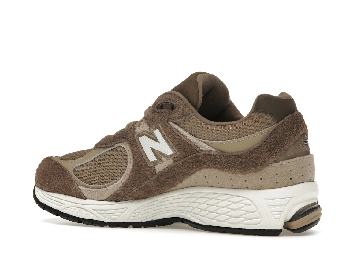 Vue 22 de New Balance 2002R ASOS Exclusive Brown