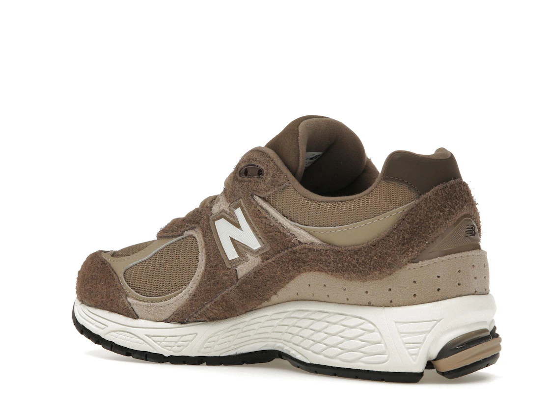Vue 23 de New Balance 2002R ASOS Exclusive Brown