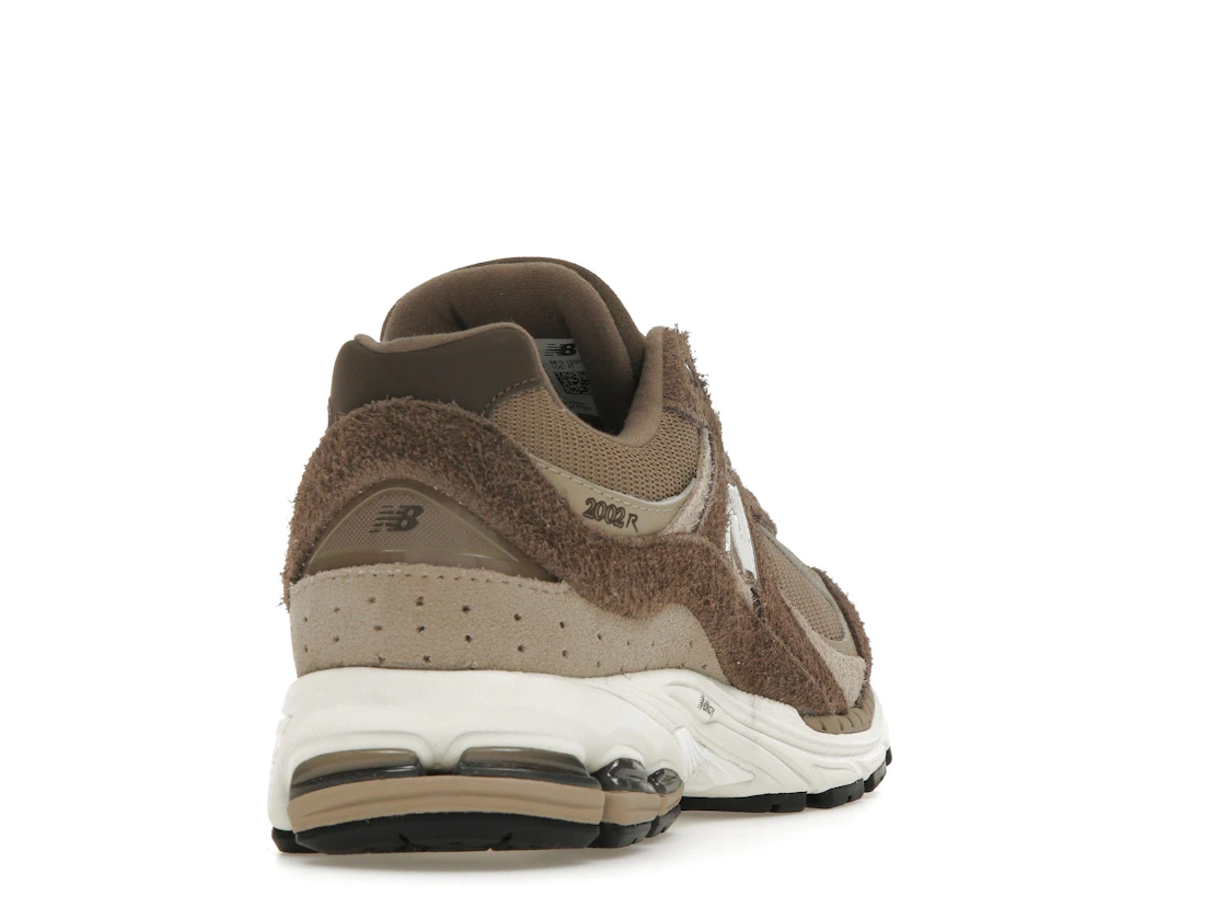 Vue 30 de New Balance 2002R ASOS Exclusive Brown