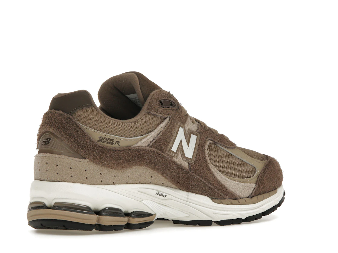 Vue 33 de New Balance 2002R ASOS Exclusive Brown