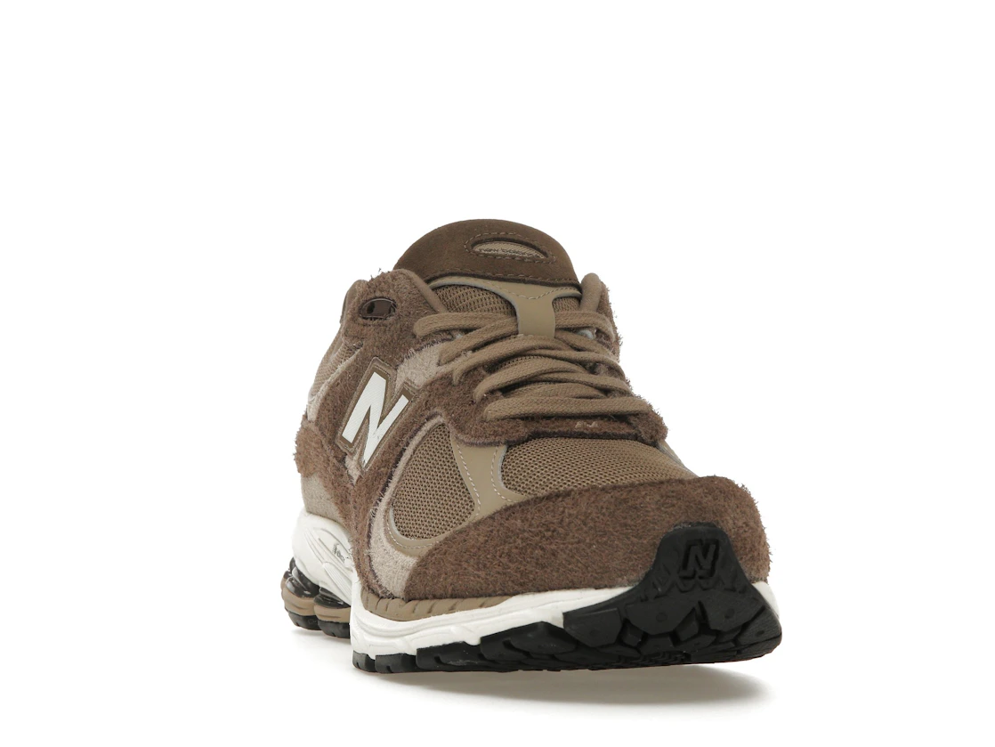 Vue 8 de New Balance 2002R ASOS Exclusive Brown