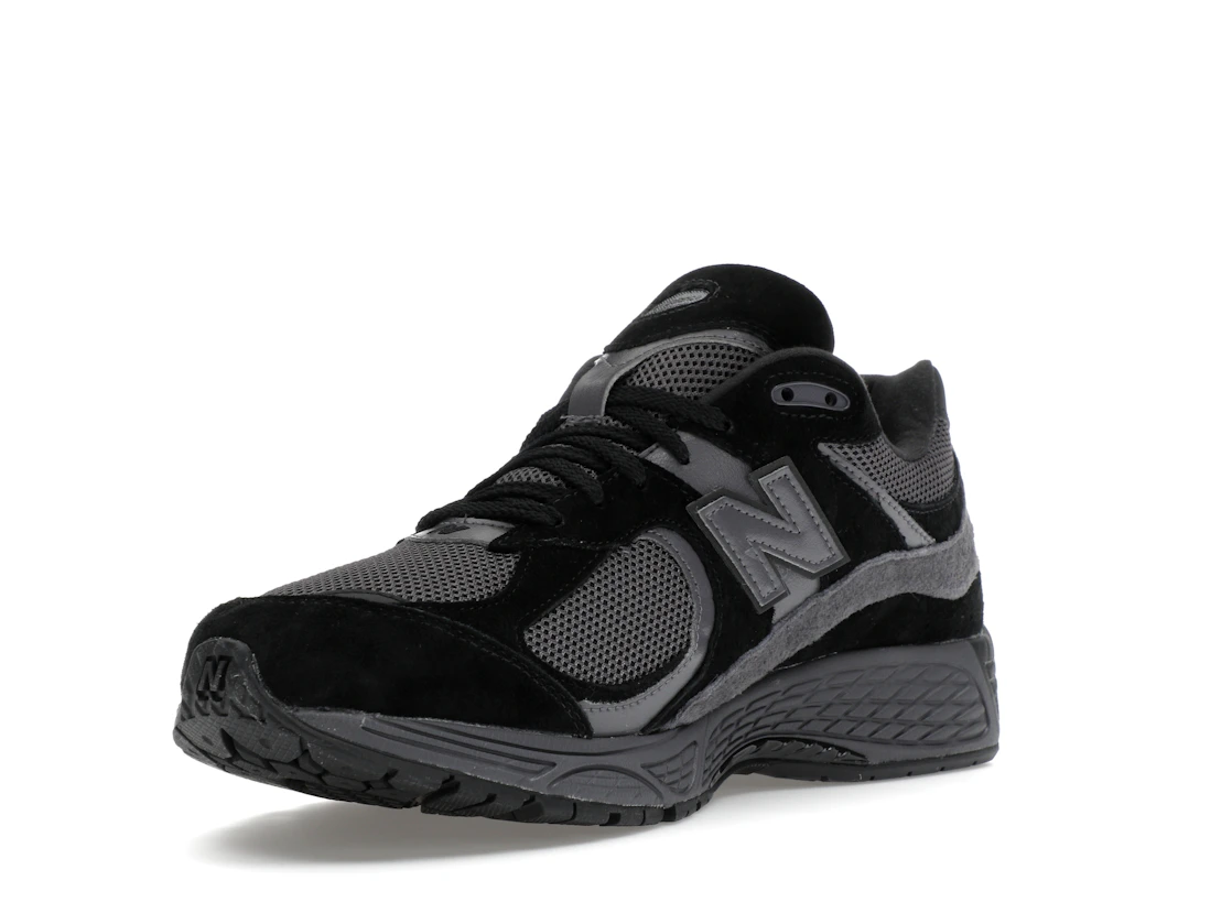 Vue 14 de New Balance 2002R Black Dark Grey