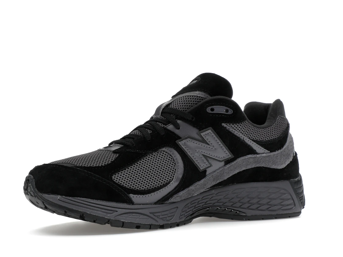 Vue 16 de New Balance 2002R Black Dark Grey