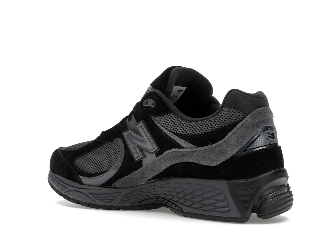 Vue 23 de New Balance 2002R Black Dark Grey