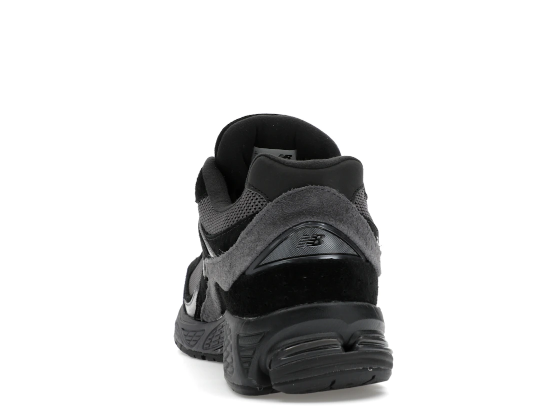 Vue 27 de New Balance 2002R Black Dark Grey