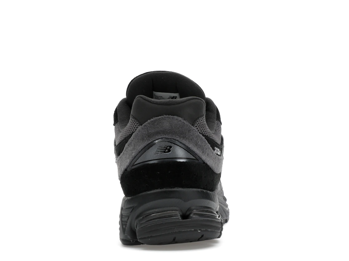 Vue 28 de New Balance 2002R Black Dark Grey