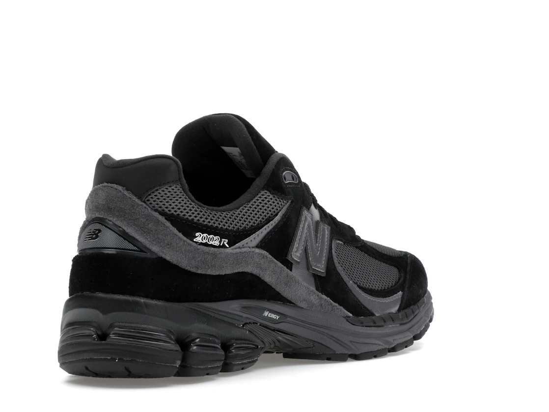 Vue 32 de New Balance 2002R Black Dark Grey