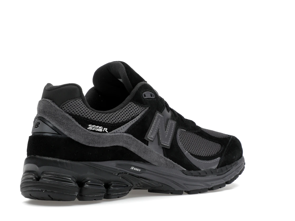 Vue 33 de New Balance 2002R Black Dark Grey