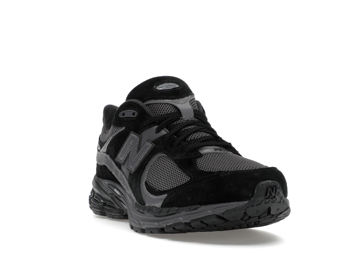 Vue 7 de New Balance 2002R Black Dark Grey