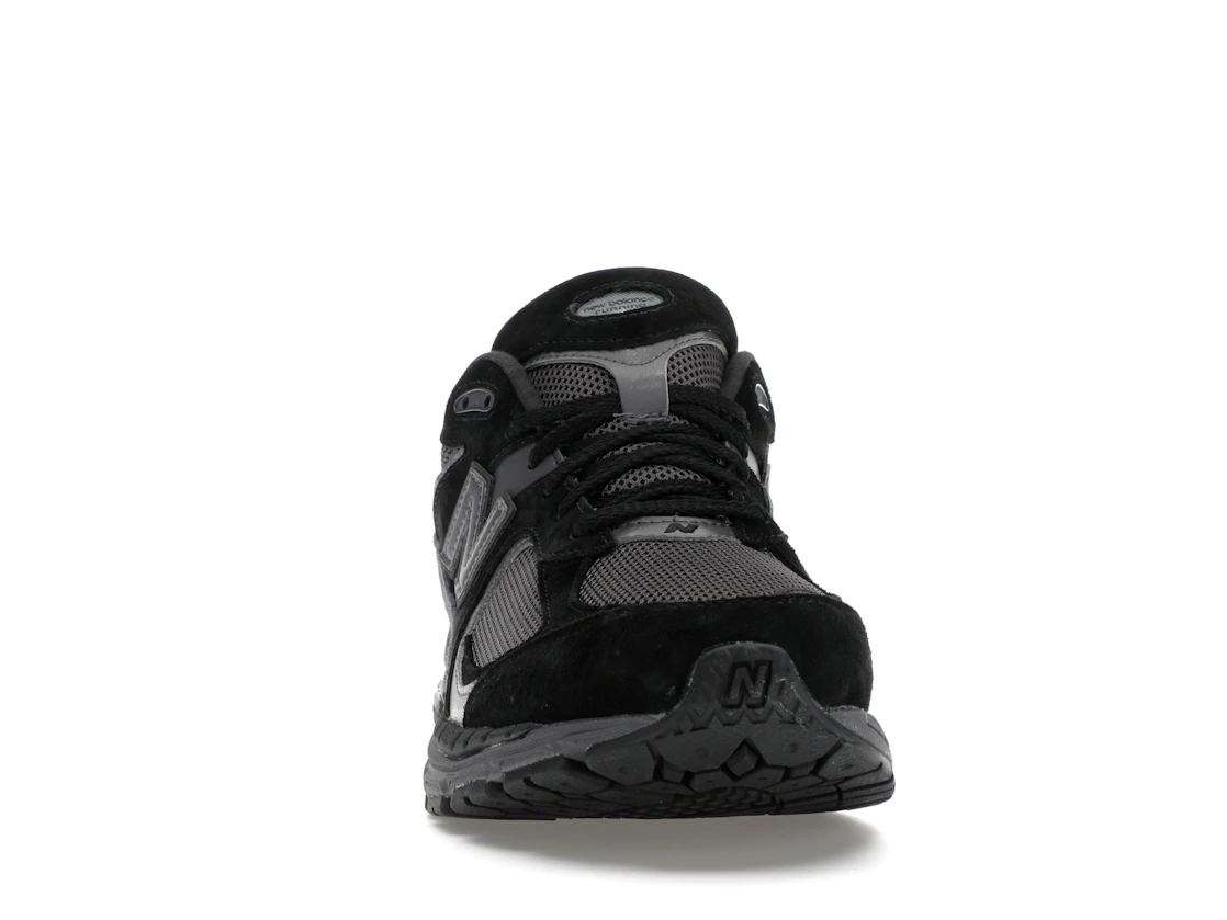 Vue 9 de New Balance 2002R Black Dark Grey