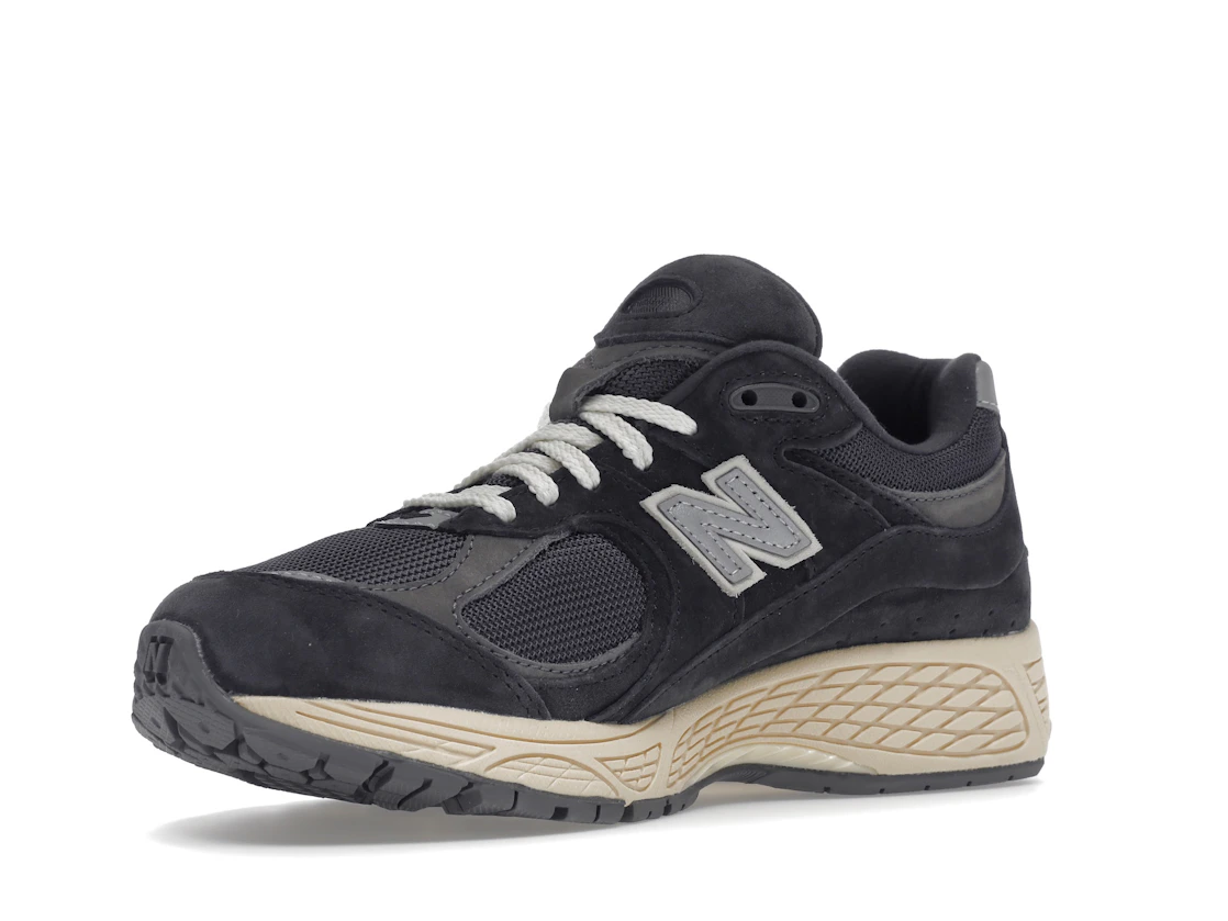 Vue 15 de New Balance 2002R Black Dark Grey
