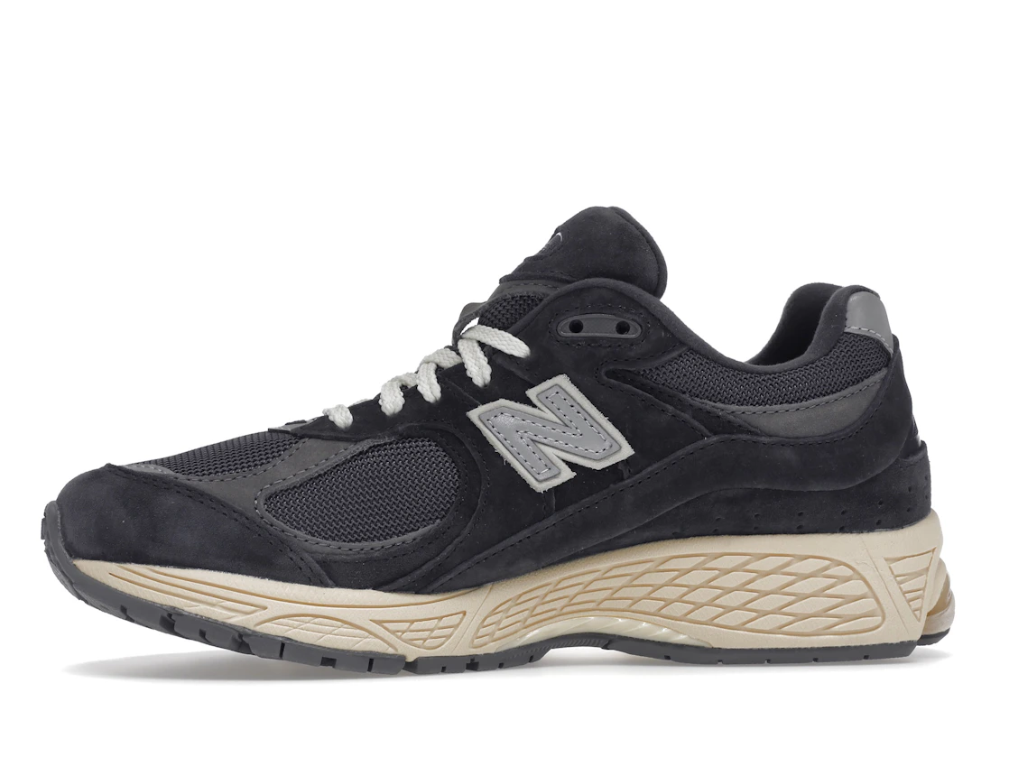 Vue 18 de New Balance 2002R Black Dark Grey