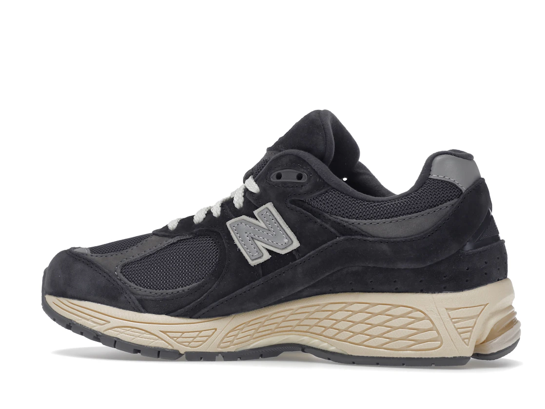 Vue 21 de New Balance 2002R Black Dark Grey
