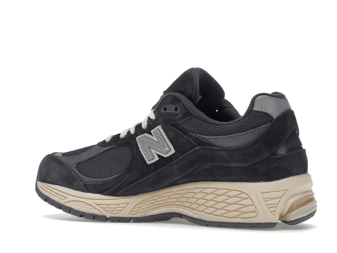 Vue 22 de New Balance 2002R Black Dark Grey