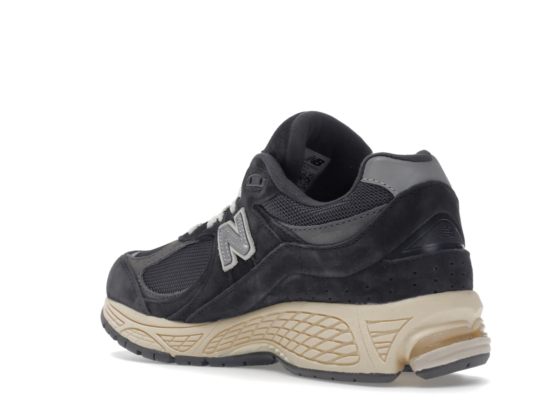 Vue 24 de New Balance 2002R Black Dark Grey