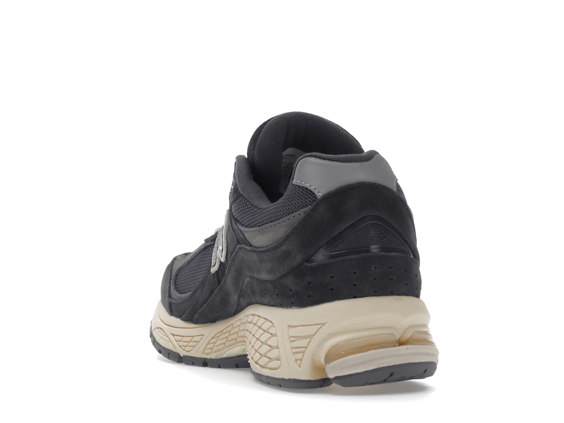 Vue 26 de New Balance 2002R Black Dark Grey