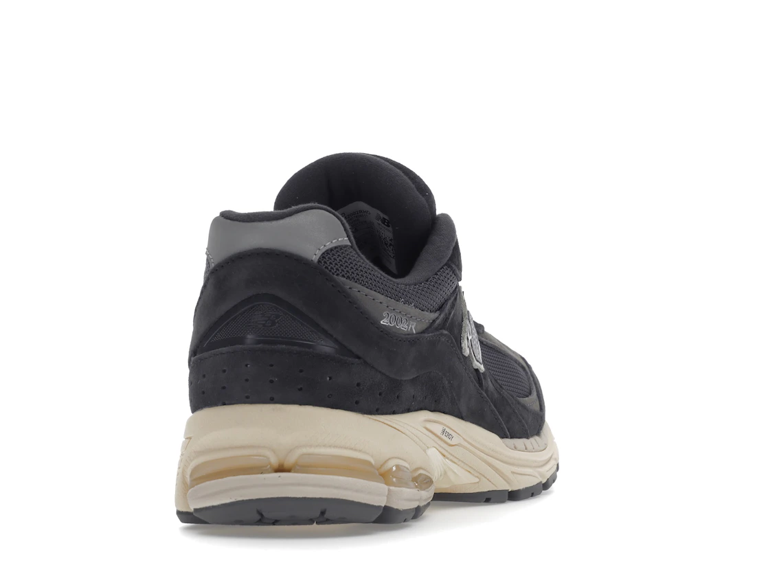 Vue 30 de New Balance 2002R Black Dark Grey