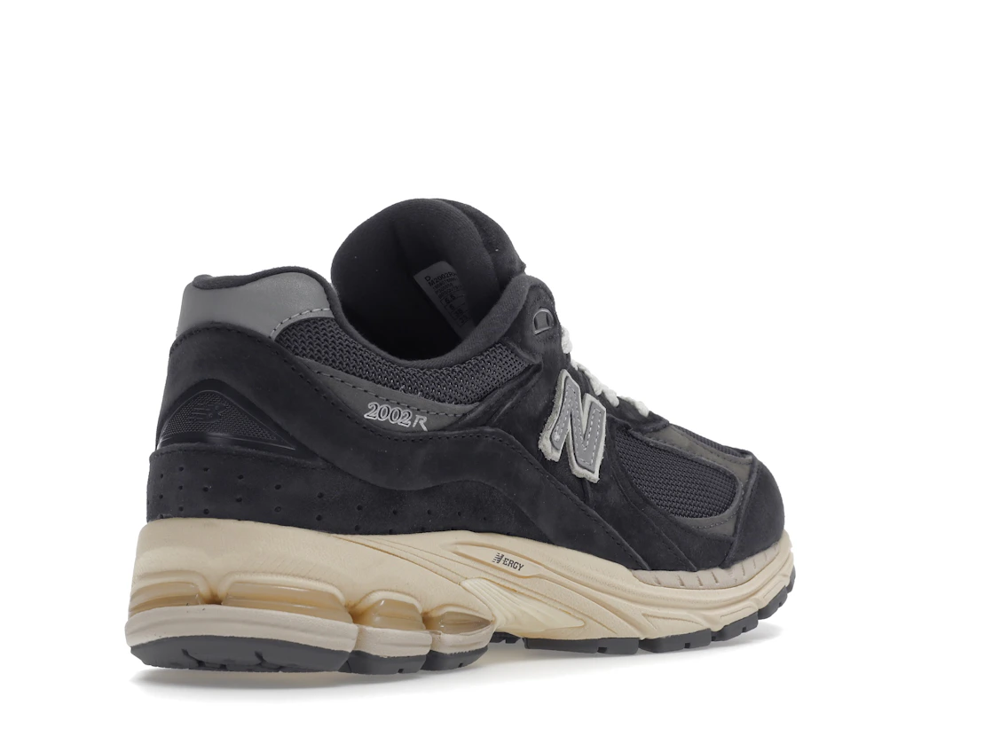 Vue 32 de New Balance 2002R Black Dark Grey