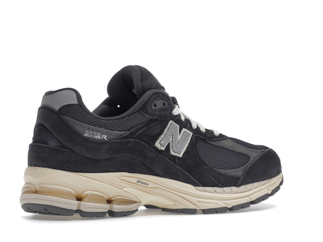 Vue 34 de New Balance 2002R Black Dark Grey