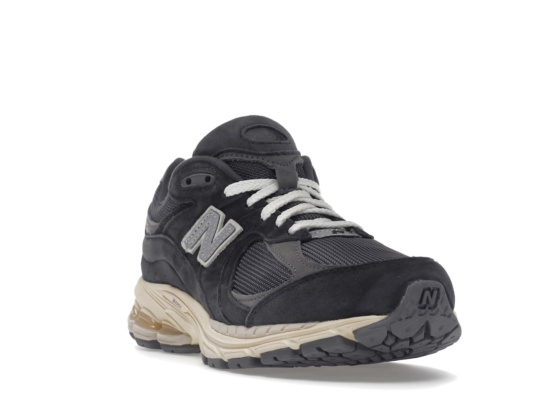 Vue 7 de New Balance 2002R Black Dark Grey