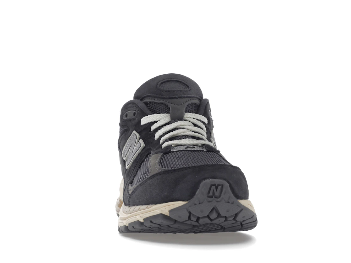 Vue 9 de New Balance 2002R Black Dark Grey