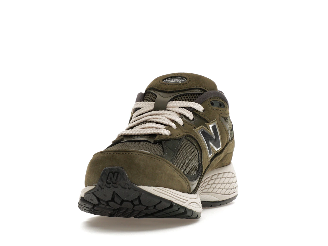 Vue 12 de New Balance 2002R Dark Olive
