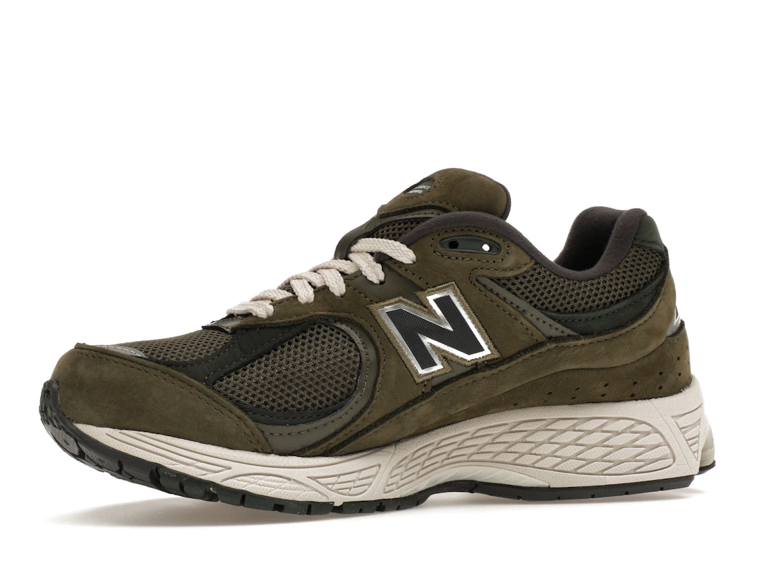 Vue 17 de New Balance 2002R Dark Olive