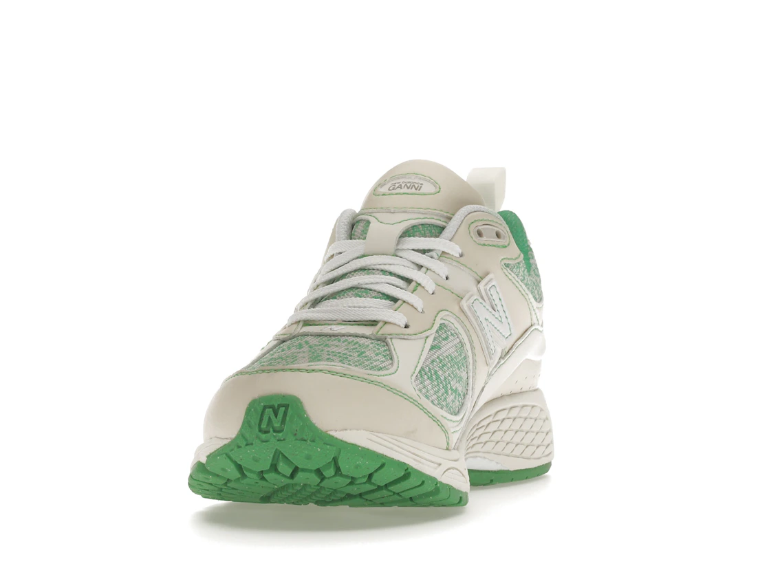 Vue 12 de New Balance 2002R GANNI Turtledove