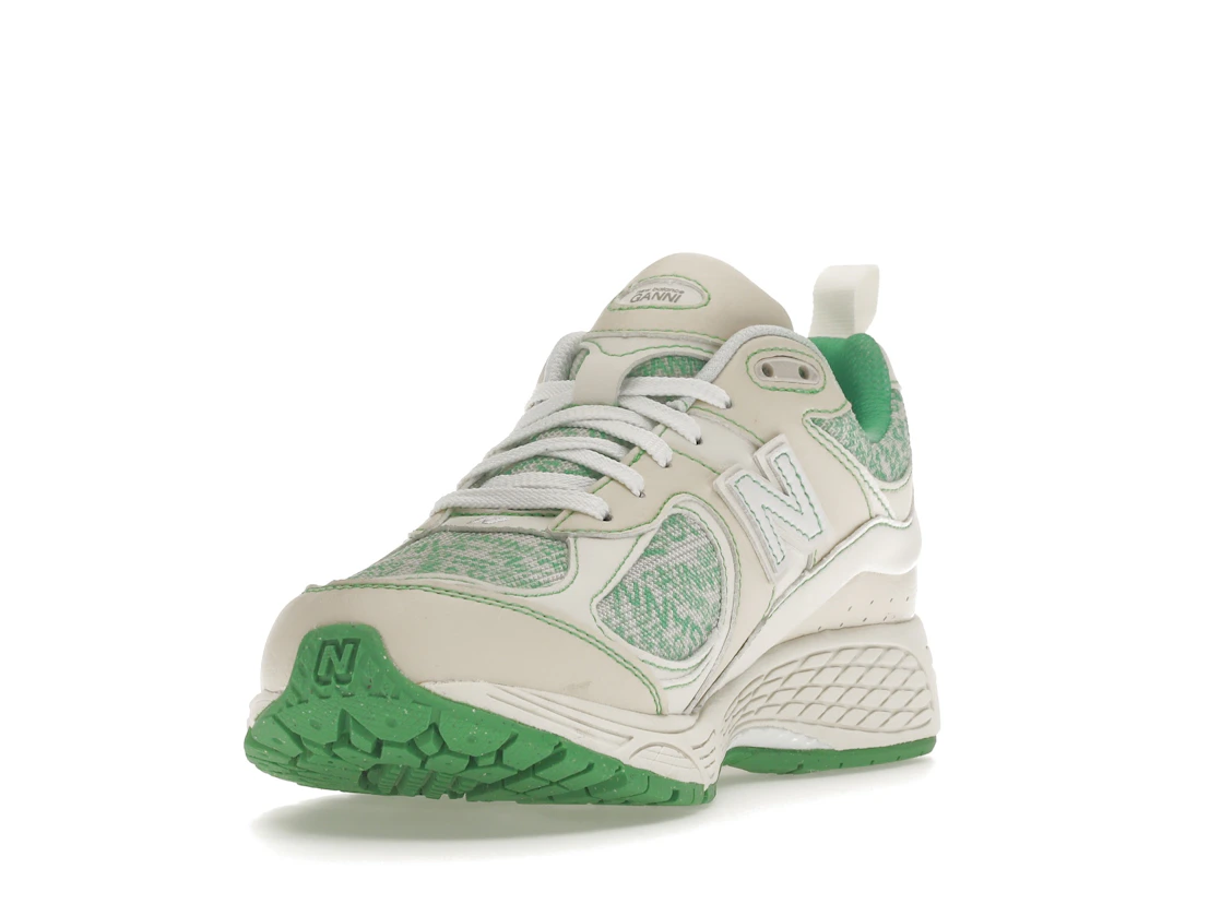 Vue 13 de New Balance 2002R GANNI Turtledove