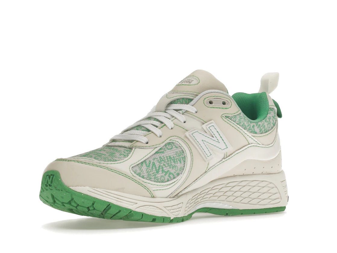 Vue 15 de New Balance 2002R GANNI Turtledove