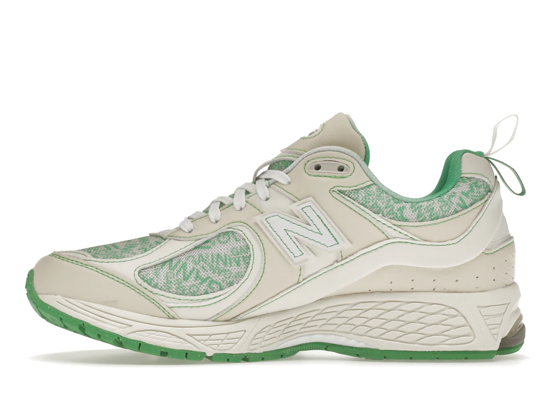 Vue 19 de New Balance 2002R GANNI Turtledove
