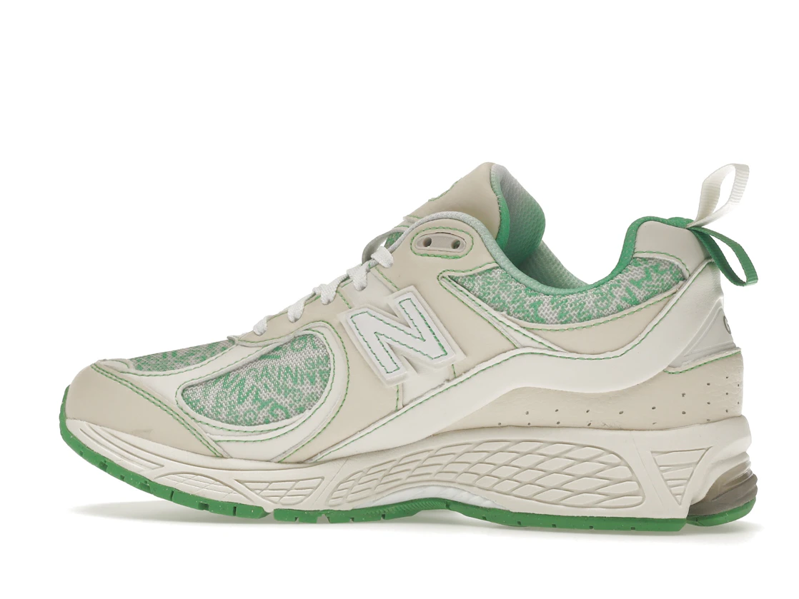 Vue 21 de New Balance 2002R GANNI Turtledove